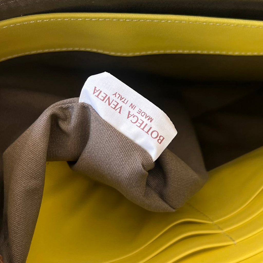 BOTTEGA VENETA INTRECCIATO 30 IN LIGHT YELLOW LAMBSKIN
