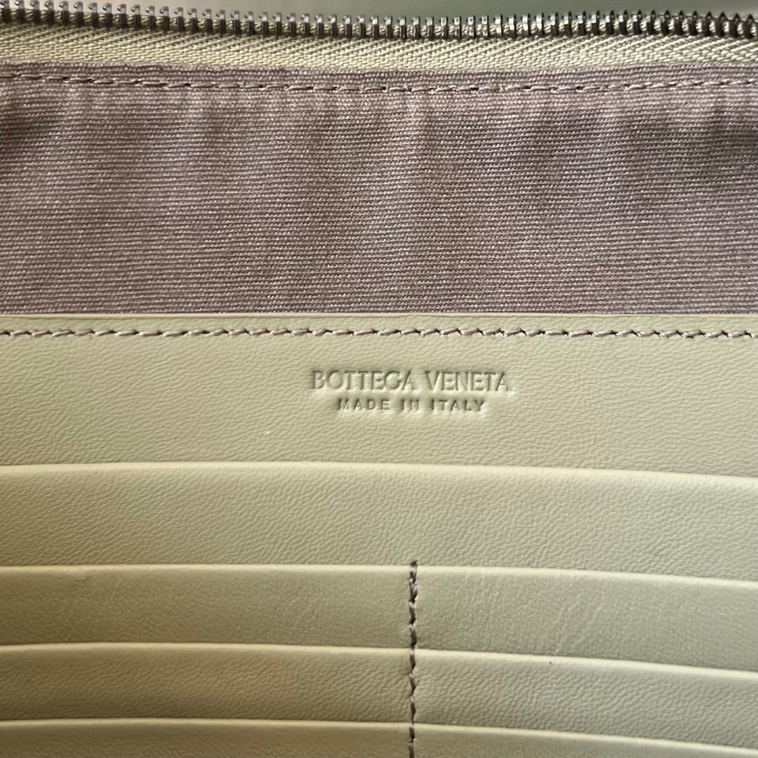 BOTTEGA VENETA INTRECCIATO 30 IN LIGHT GREY LAMBSKIN