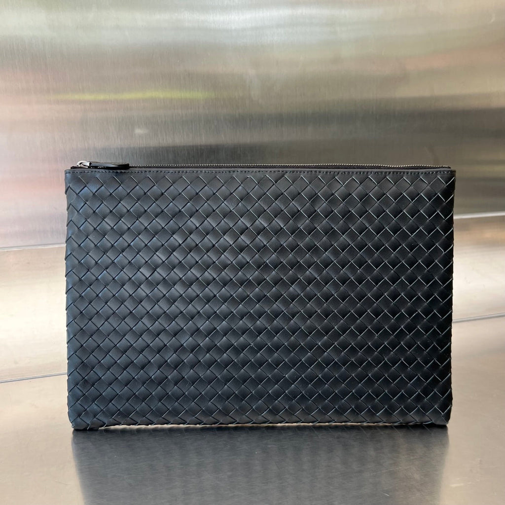 BOTTEGA VENETA INTRECCIATO 30 IN BLACK LAMBSKIN