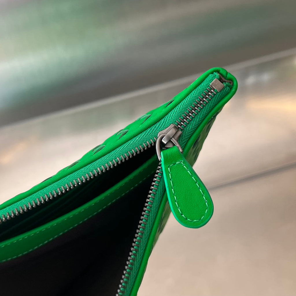 BOTTEGA VENETA INTRECCIATO 30 IN EMERALD GREEN LAMBSKIN