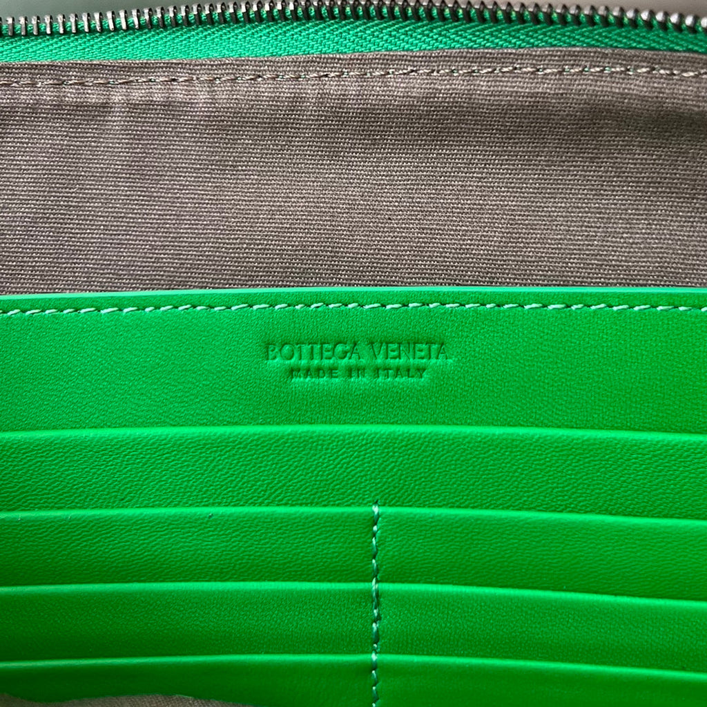 BOTTEGA VENETA INTRECCIATO 30 IN EMERALD GREEN LAMBSKIN