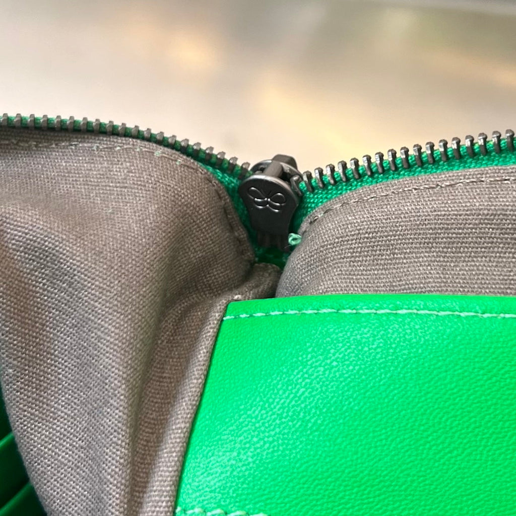 BOTTEGA VENETA INTRECCIATO 30 IN EMERALD GREEN LAMBSKIN