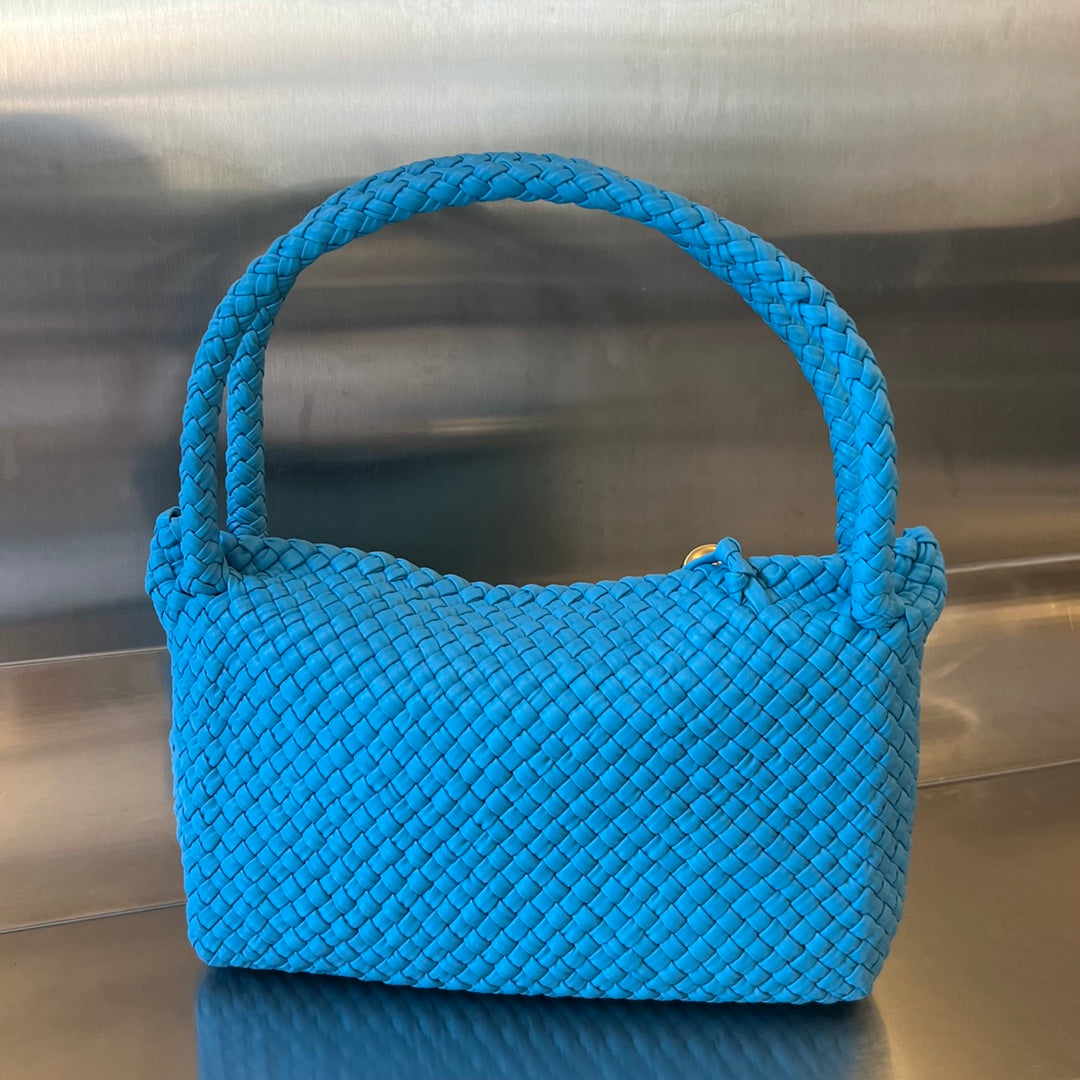 BOTTEGA VENETA TOSCA 27 BAG IN AZURE BLUE CALFSKIN