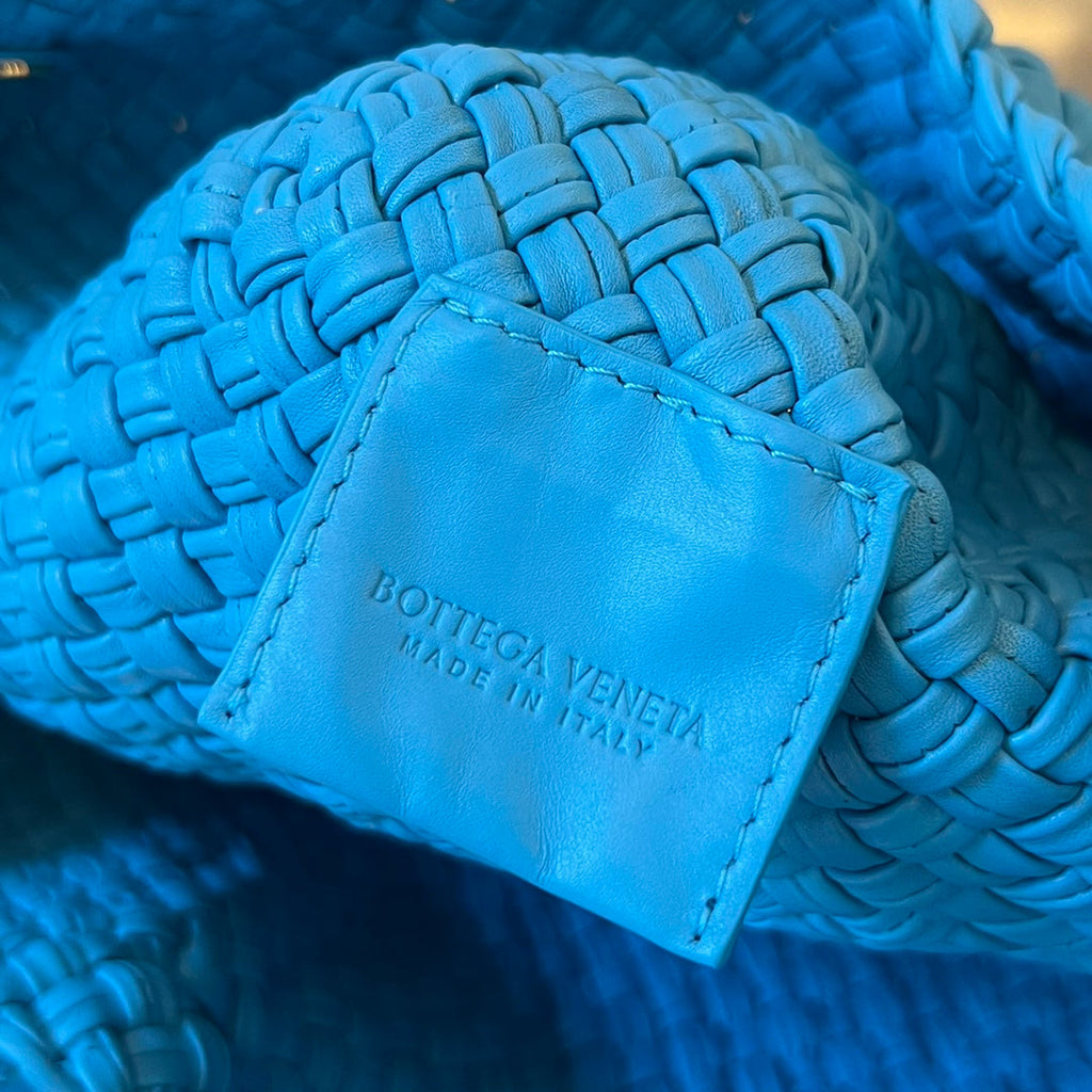 BOTTEGA VENETA TOSCA 27 BAG IN AZURE BLUE CALFSKIN