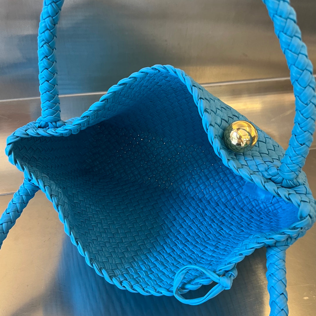 BOTTEGA VENETA TOSCA 27 BAG IN AZURE BLUE CALFSKIN