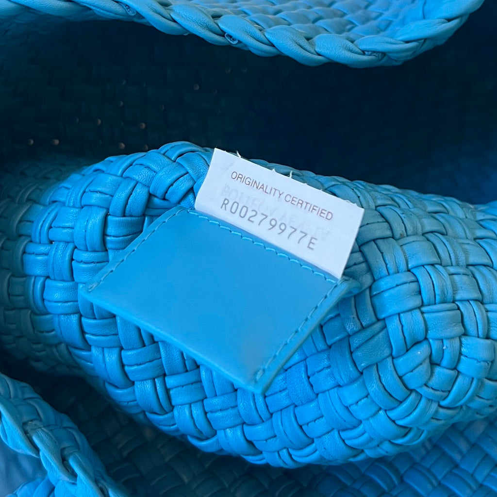 BOTTEGA VENETA TOSCA 27 BAG IN AZURE BLUE CALFSKIN