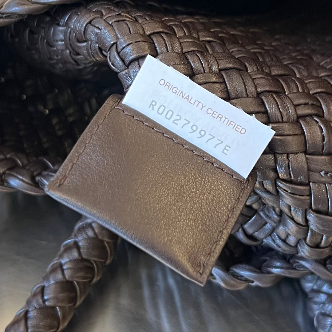 BOTTEGA VENETA TOSCA 27 BAG IN CHOCOLATE CALFSKIN