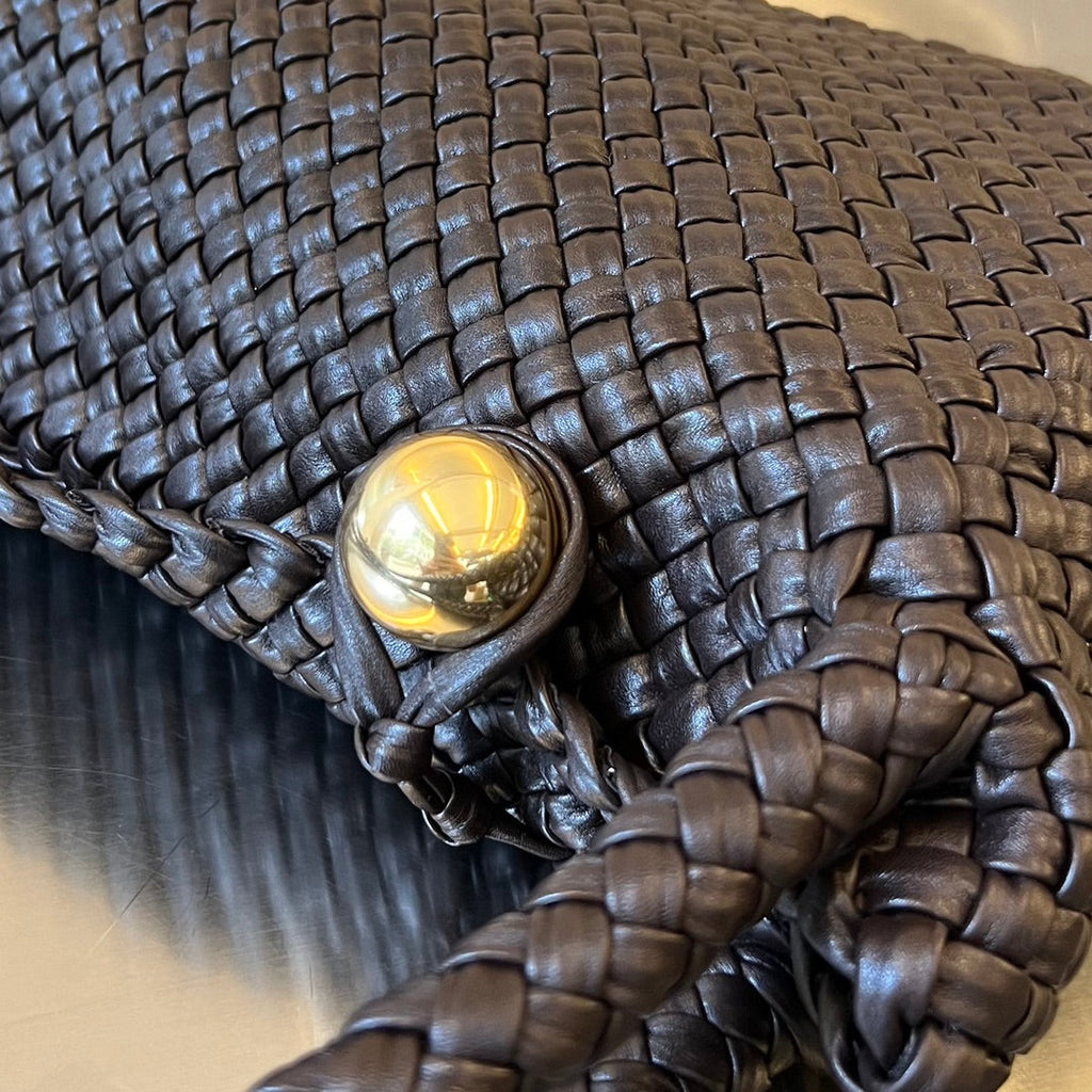 BOTTEGA VENETA TOSCA 27 BAG IN CHOCOLATE CALFSKIN