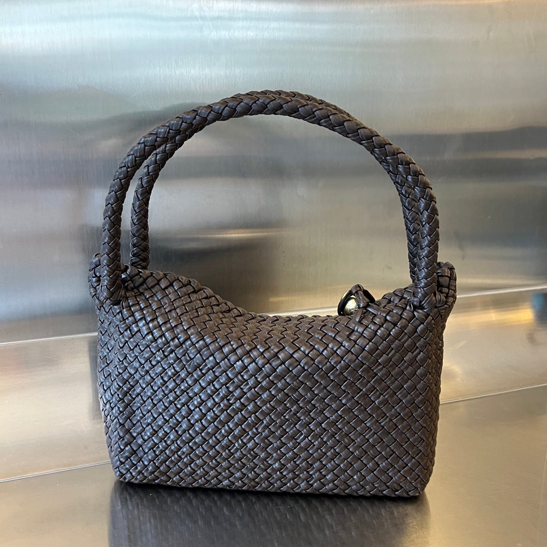 BOTTEGA VENETA TOSCA 27 BAG IN CHOCOLATE CALFSKIN