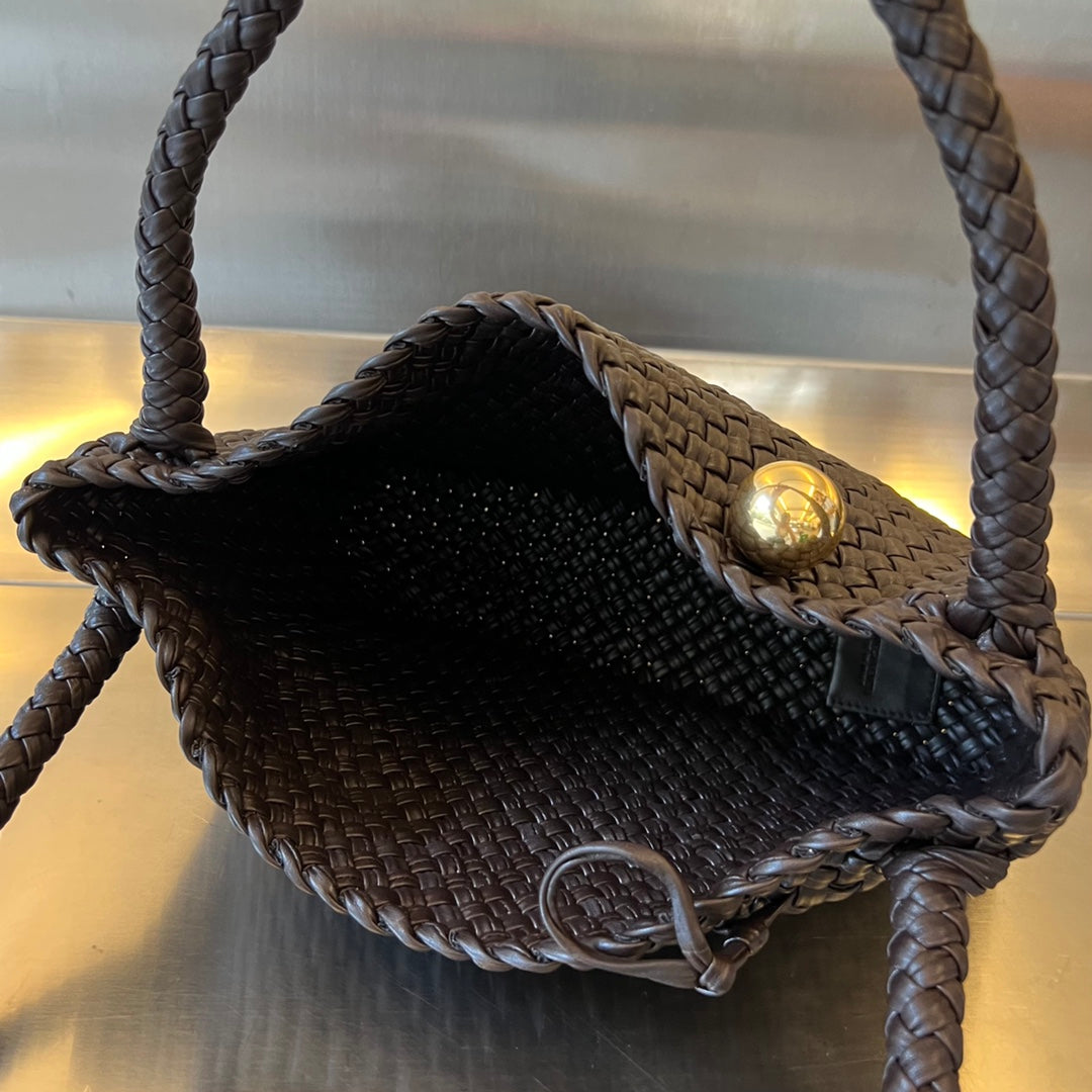 BOTTEGA VENETA TOSCA 27 BAG IN CHOCOLATE CALFSKIN