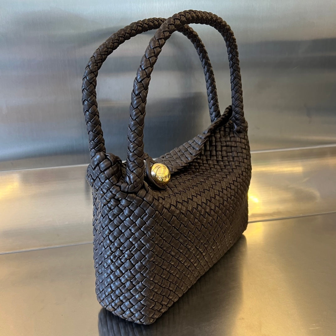 BOTTEGA VENETA TOSCA 27 BAG IN CHOCOLATE CALFSKIN