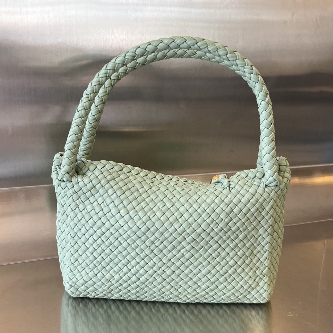 BOTTEGA VENETA TOSCA 27 BAG IN CREAM GREY CALFSKIN