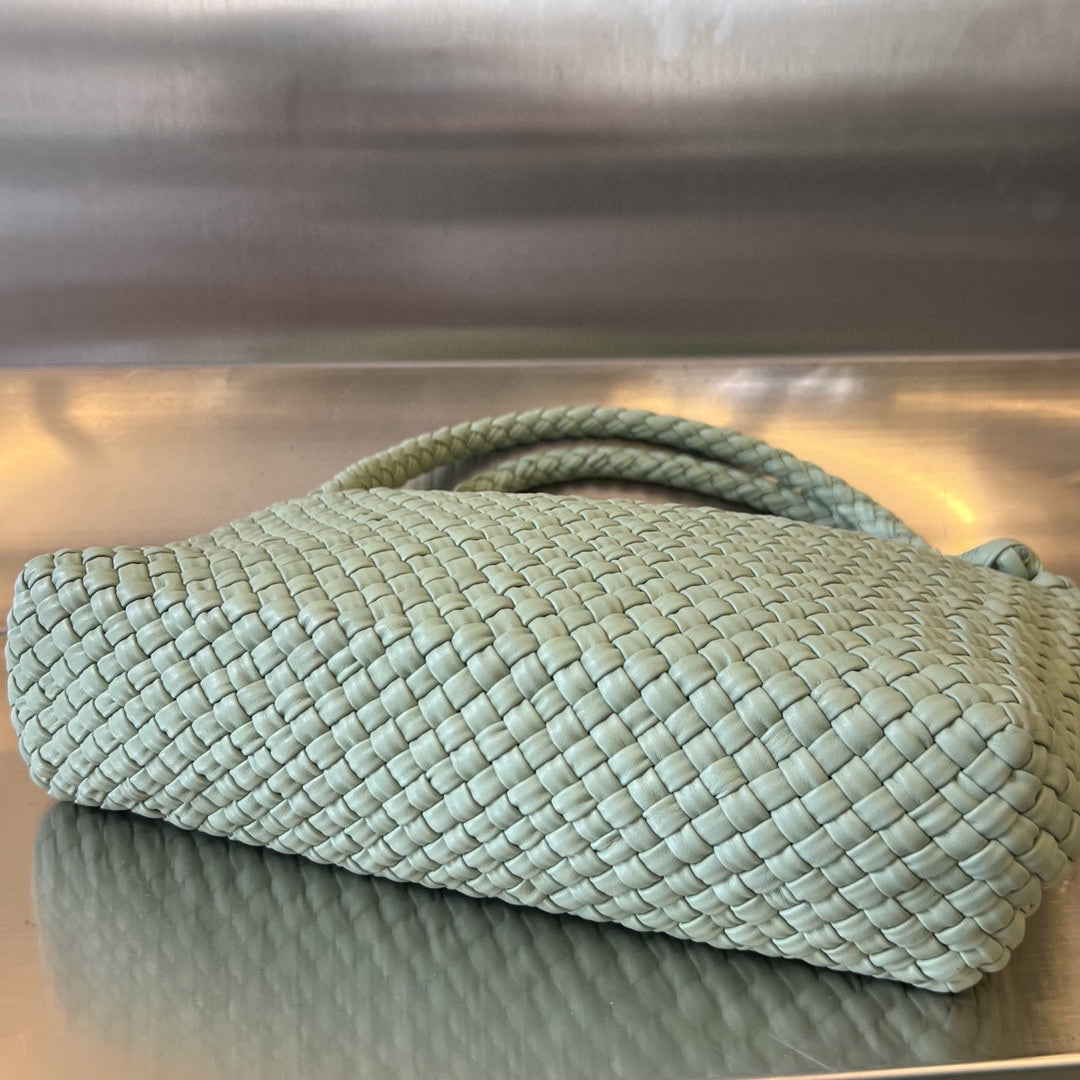 BOTTEGA VENETA TOSCA 27 BAG IN CREAM GREY CALFSKIN
