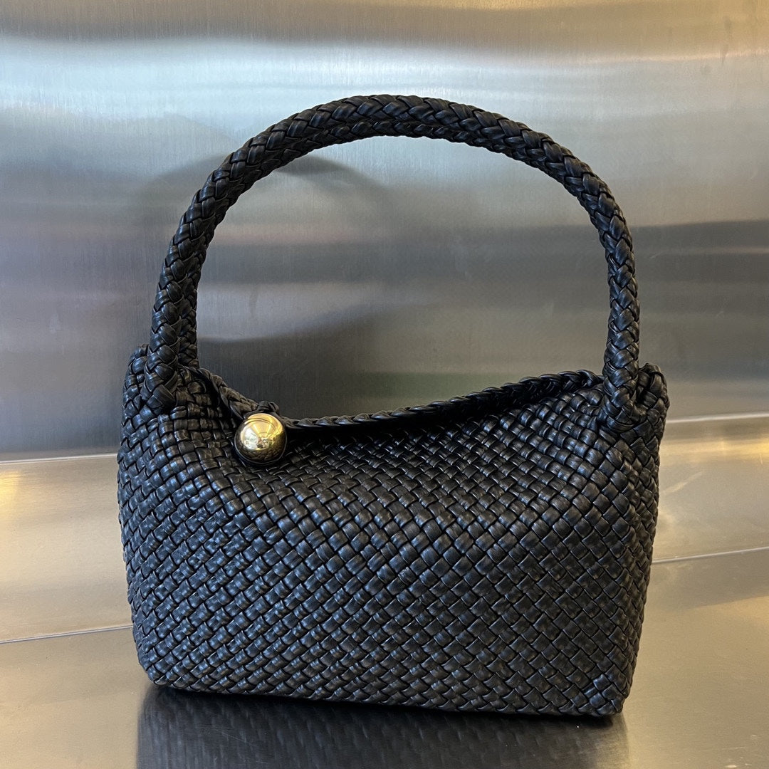 BOTTEGA VENETA TOSCA 27 BAG IN BLACK CALFSKIN
