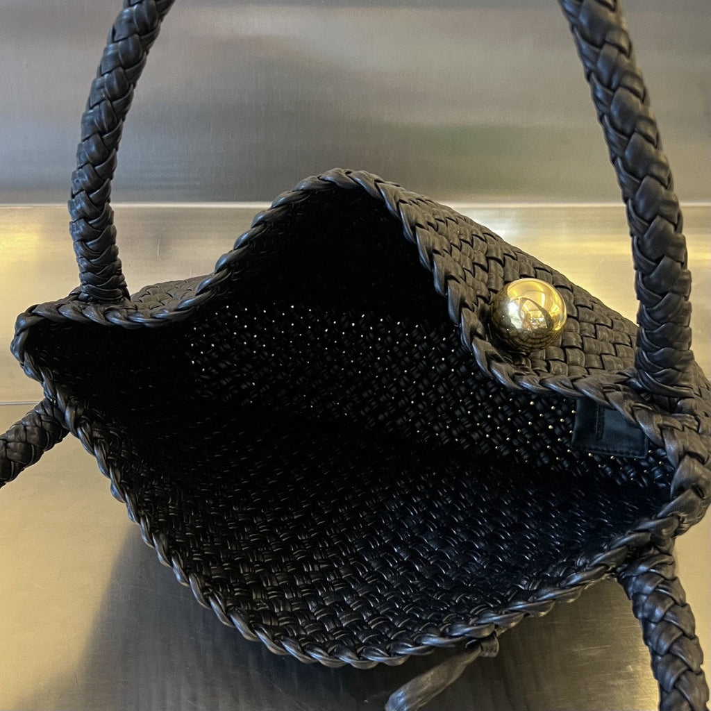 BOTTEGA VENETA TOSCA 27 BAG IN BLACK CALFSKIN