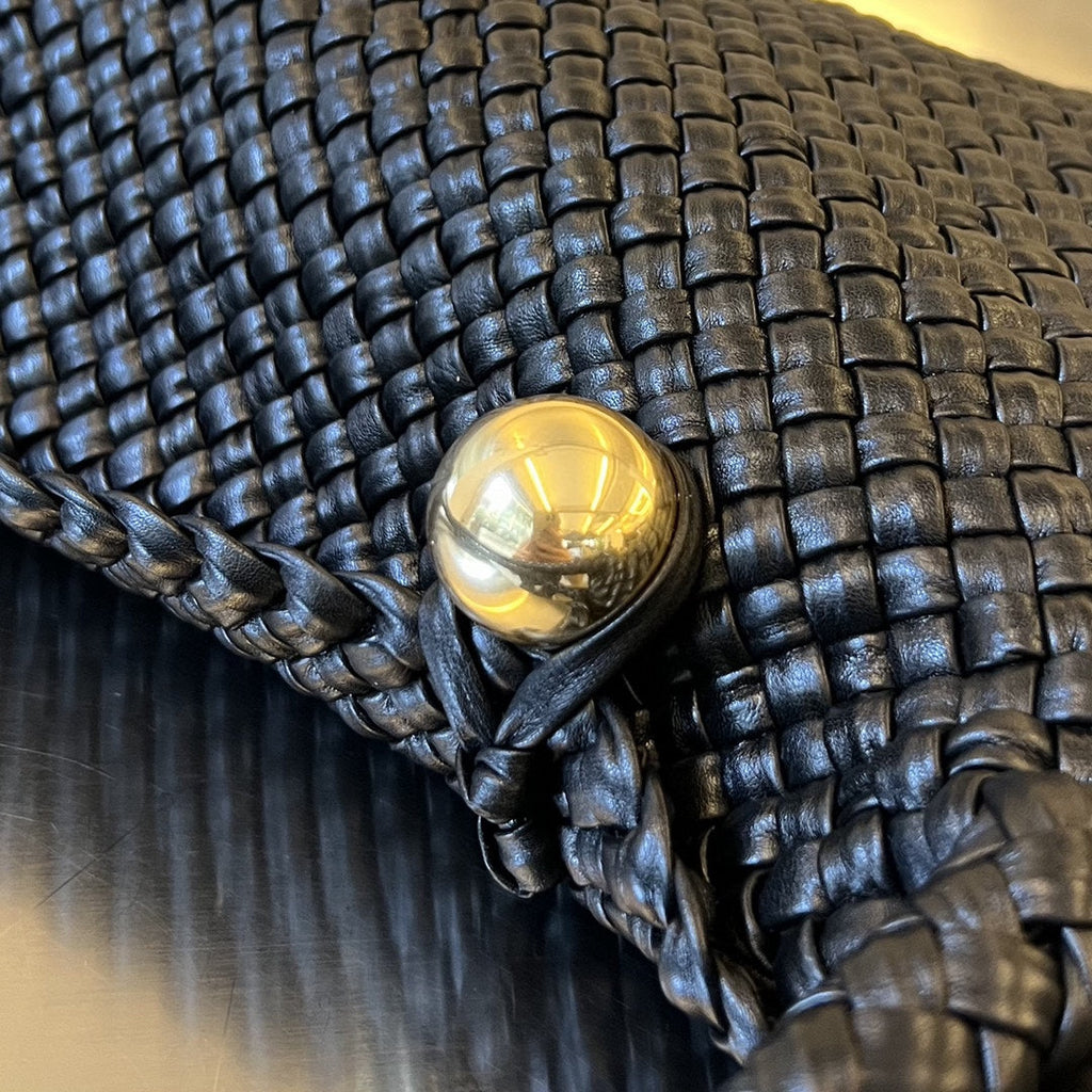 BOTTEGA VENETA TOSCA 27 BAG IN BLACK CALFSKIN
