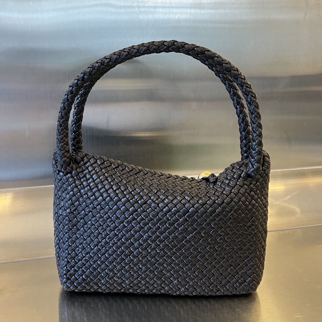 BOTTEGA VENETA TOSCA 27 BAG IN BLACK CALFSKIN