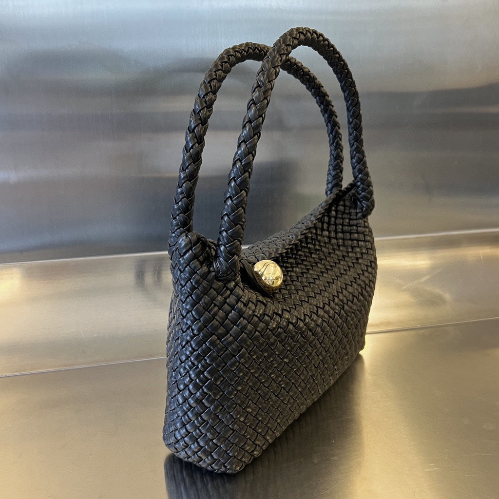 BOTTEGA VENETA TOSCA 27 BAG IN BLACK CALFSKIN