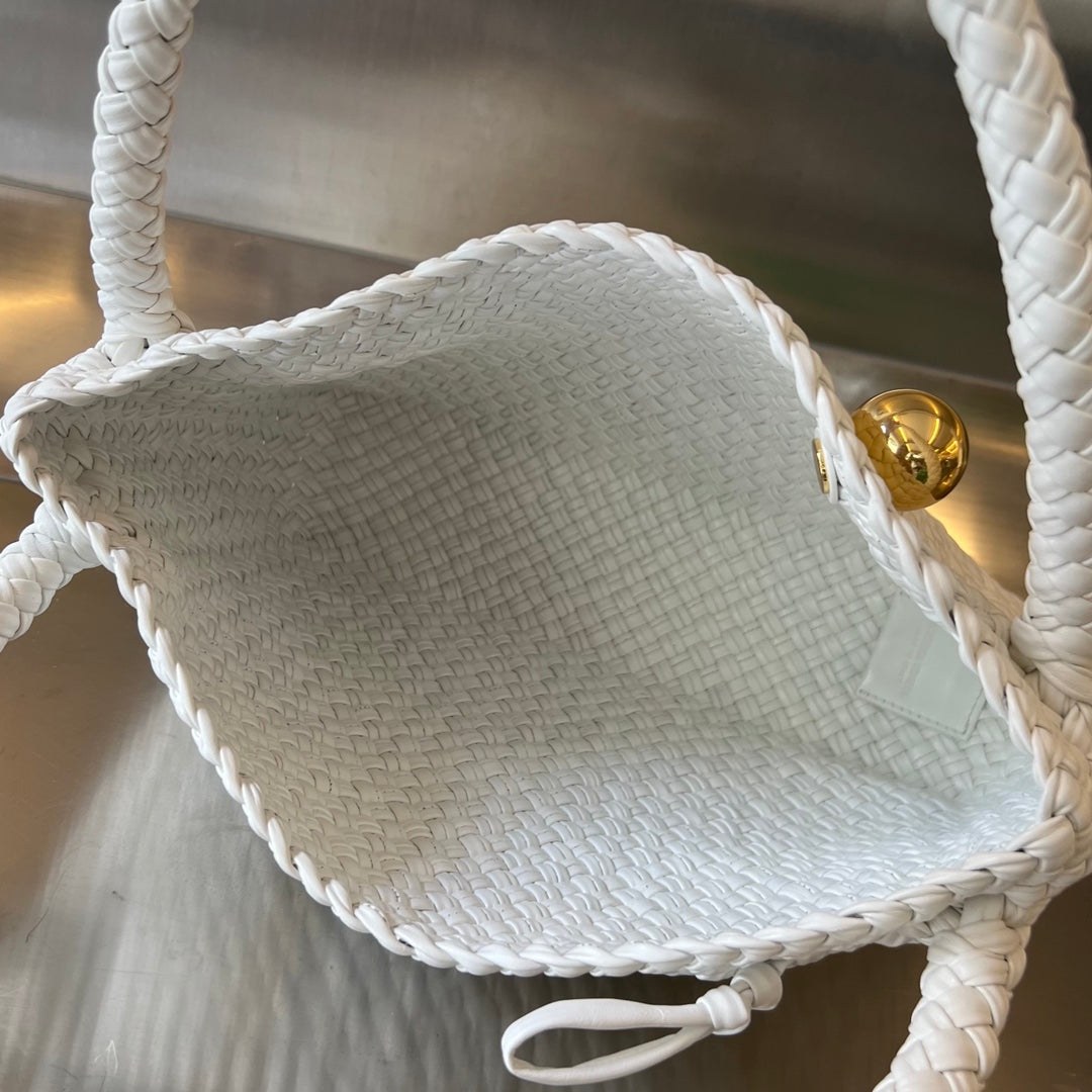 BOTTEGA VENETA TOSCA 27 BAG IN WHITE CALFSKIN