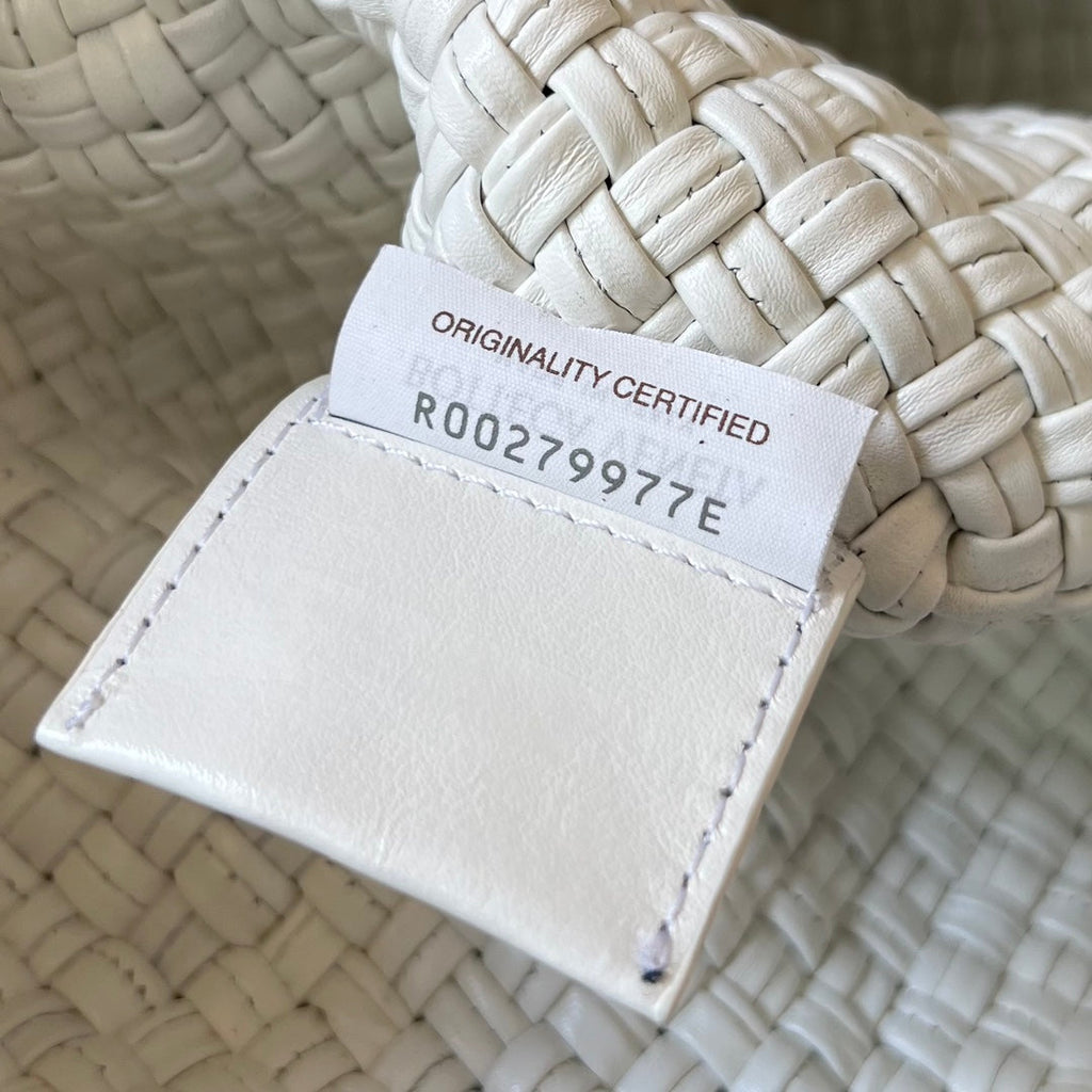 BOTTEGA VENETA TOSCA 27 BAG IN WHITE CALFSKIN