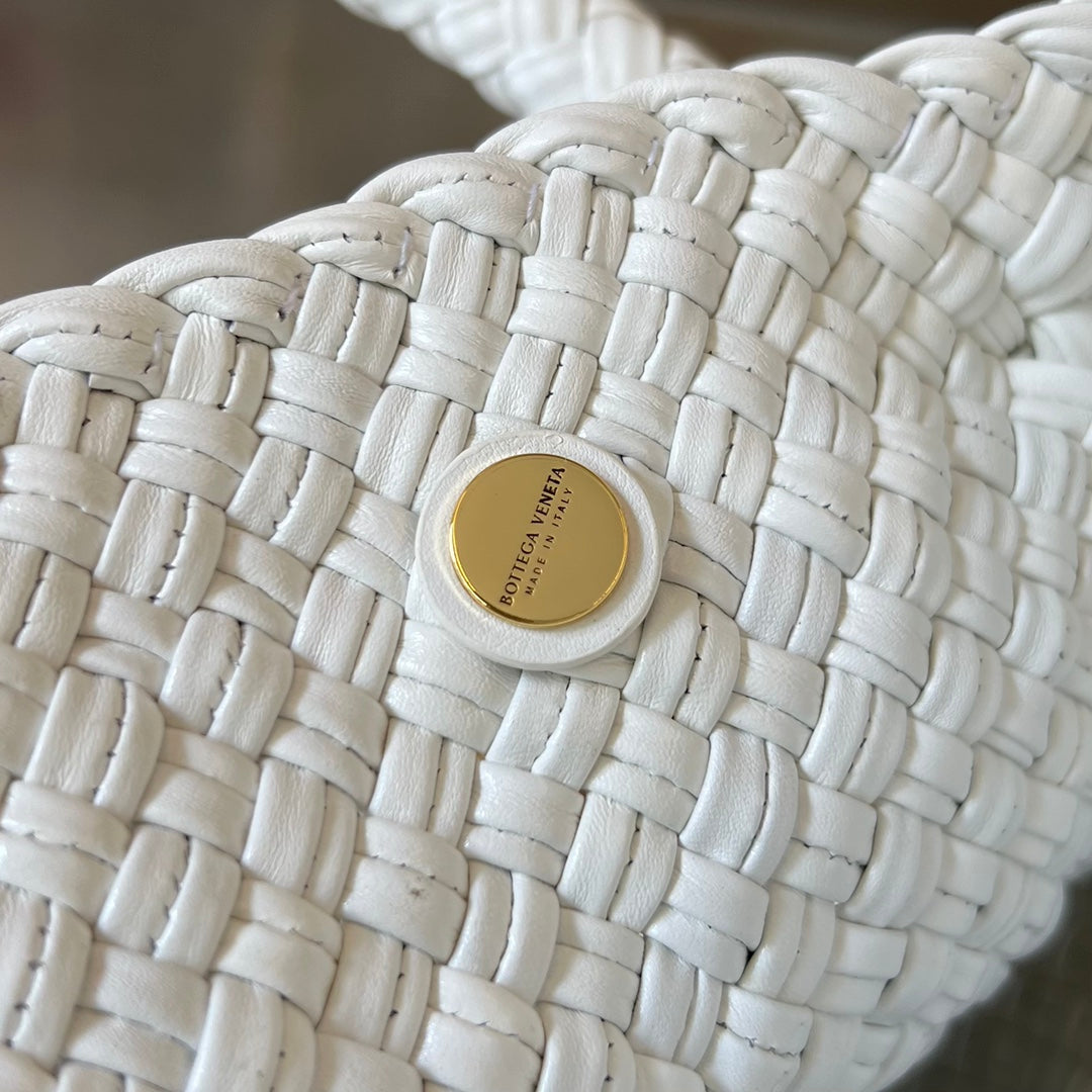 BOTTEGA VENETA TOSCA 27 BAG IN WHITE CALFSKIN