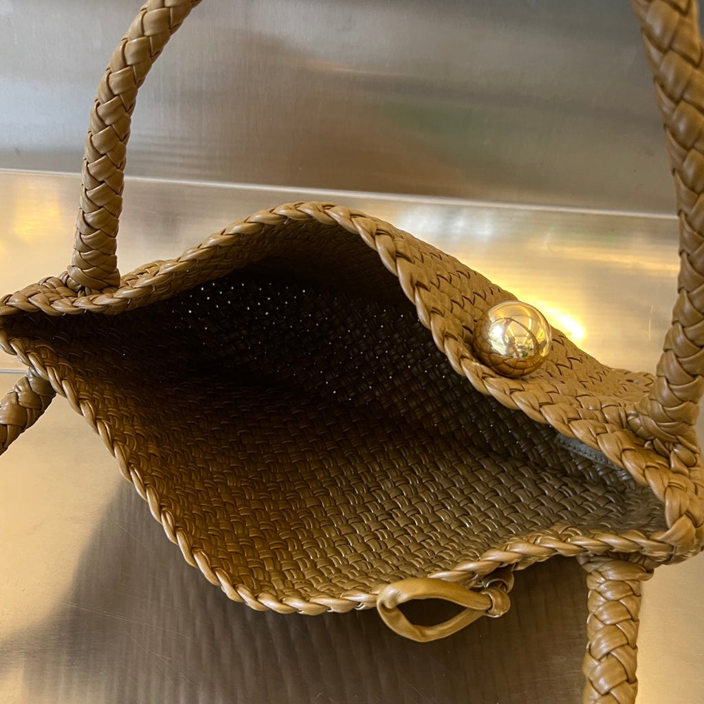 BOTTEGA VENETA TOSCA 27 BAG IN ACORN CALFSKIN