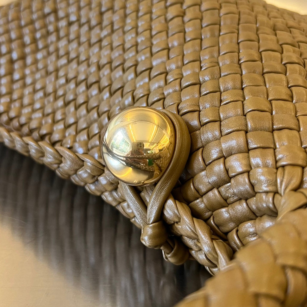 BOTTEGA VENETA TOSCA 27 BAG IN ACORN CALFSKIN