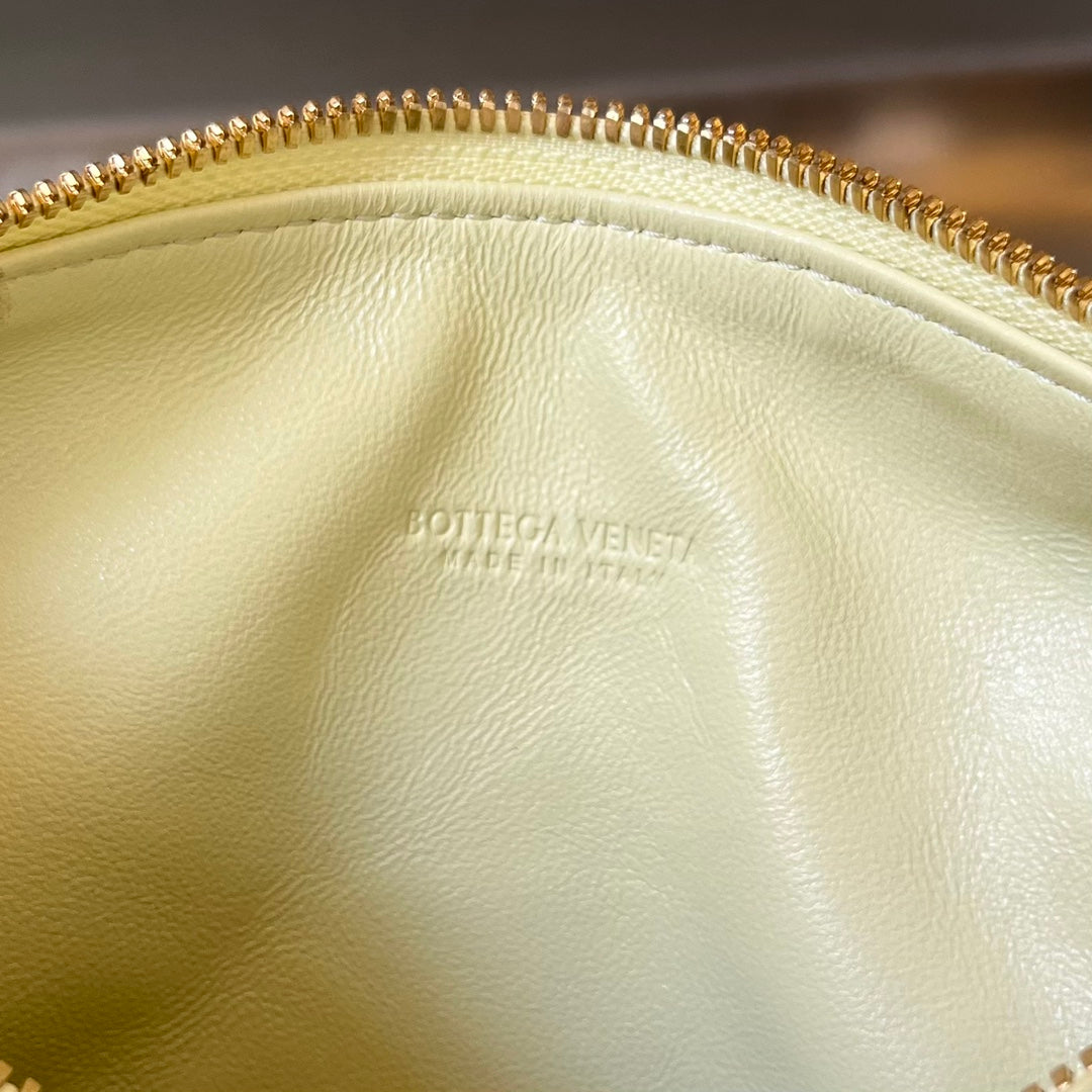 BOTTEGA VENETA WALLACE 22 BAG IN YELLOW CREAM CALFSKIN