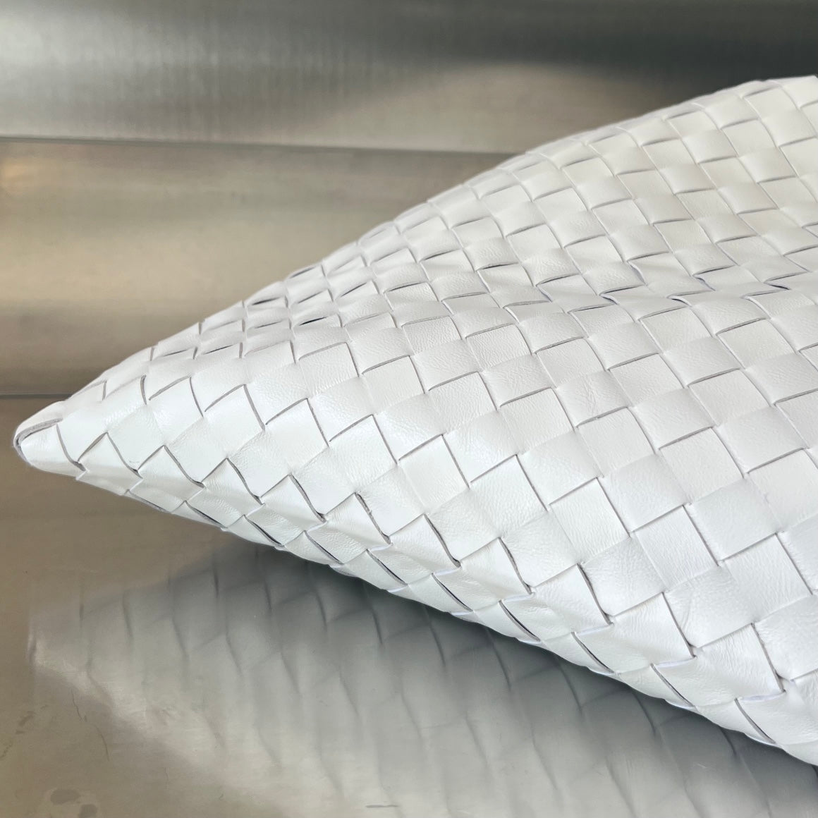 BOTTEGA VENETA LARGE HOP 54 IN WHITE LAMBSKIN