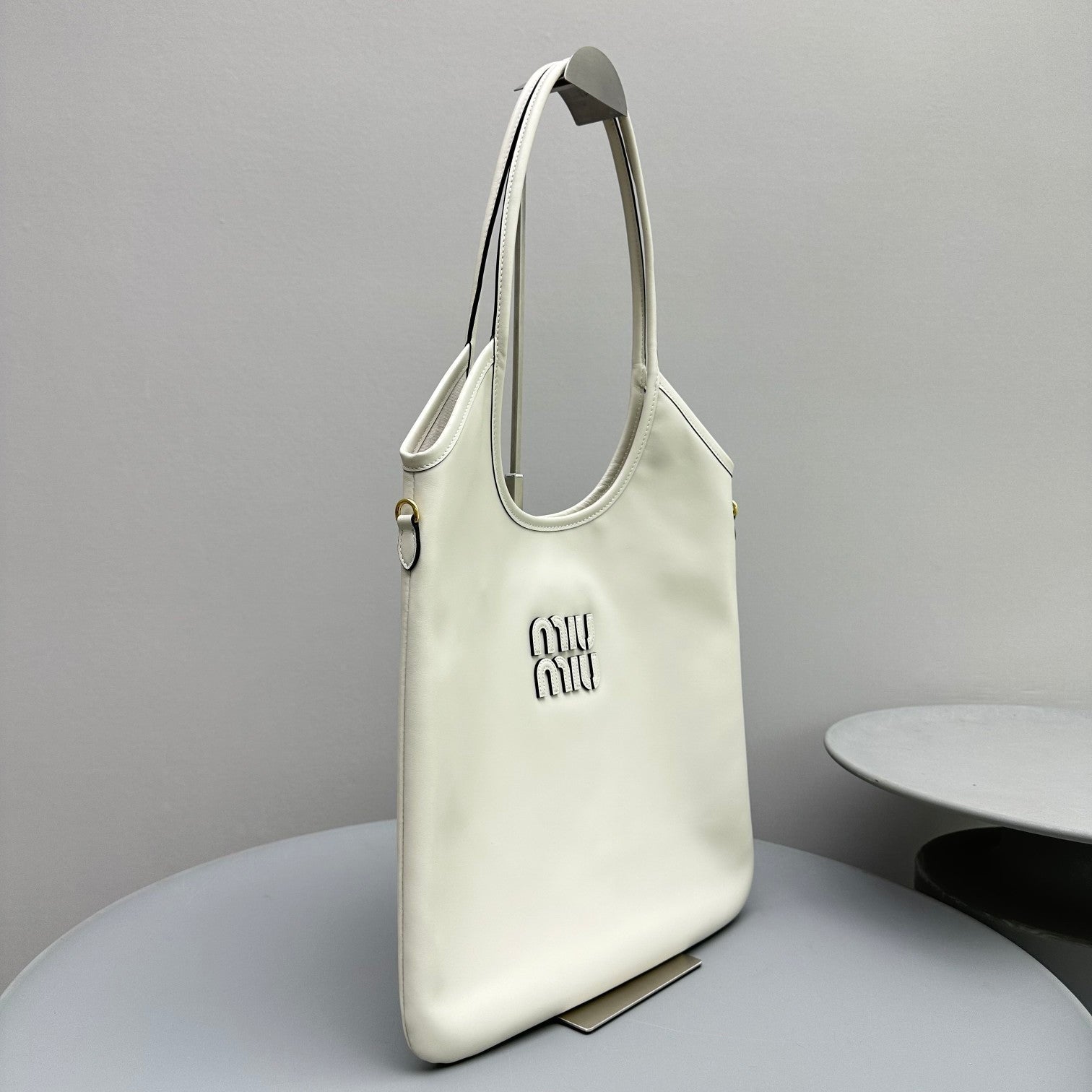 MIU MIU HOBO 40 TOTE IN WHITE CALFSKIN