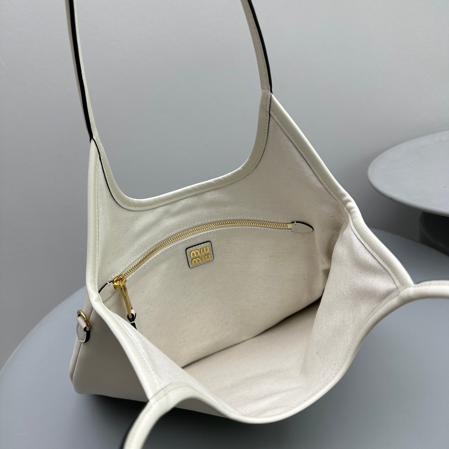 MIU MIU HOBO 40 TOTE IN WHITE CALFSKIN