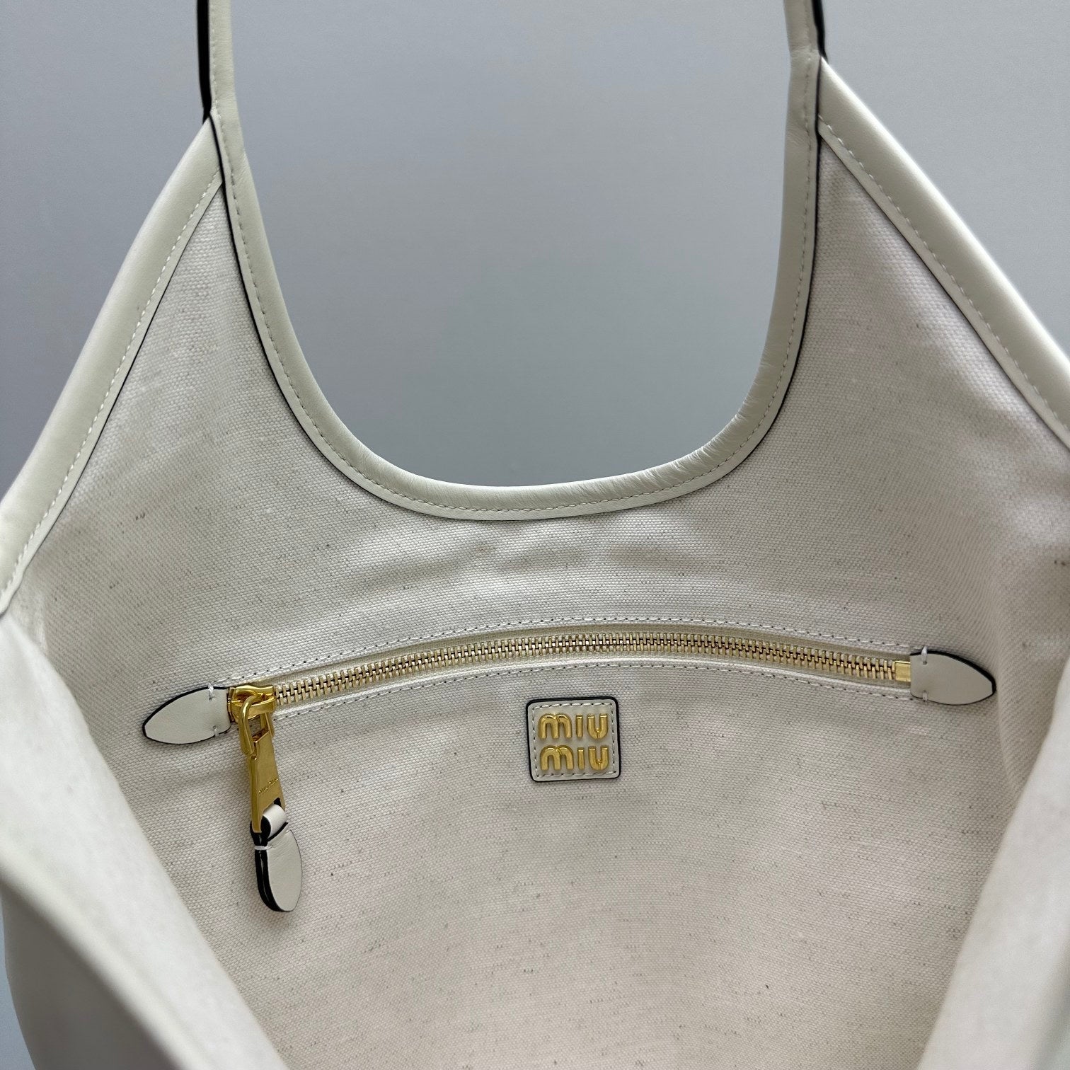MIU MIU HOBO 40 TOTE IN WHITE CALFSKIN