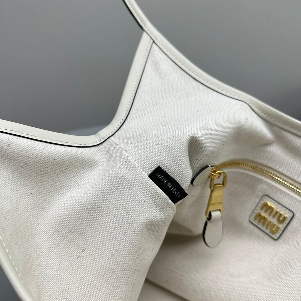 MIU MIU HOBO 40 TOTE IN WHITE CALFSKIN
