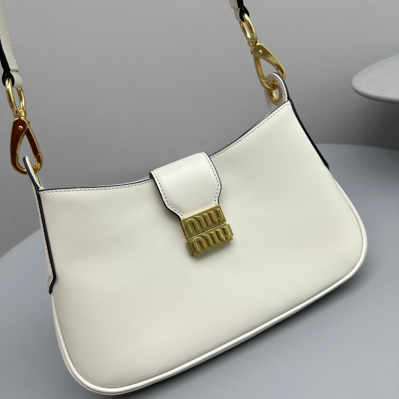 MIU MIU HOBO 28 CITY SHOUDER BAG IN WHITE CALFSKIN
