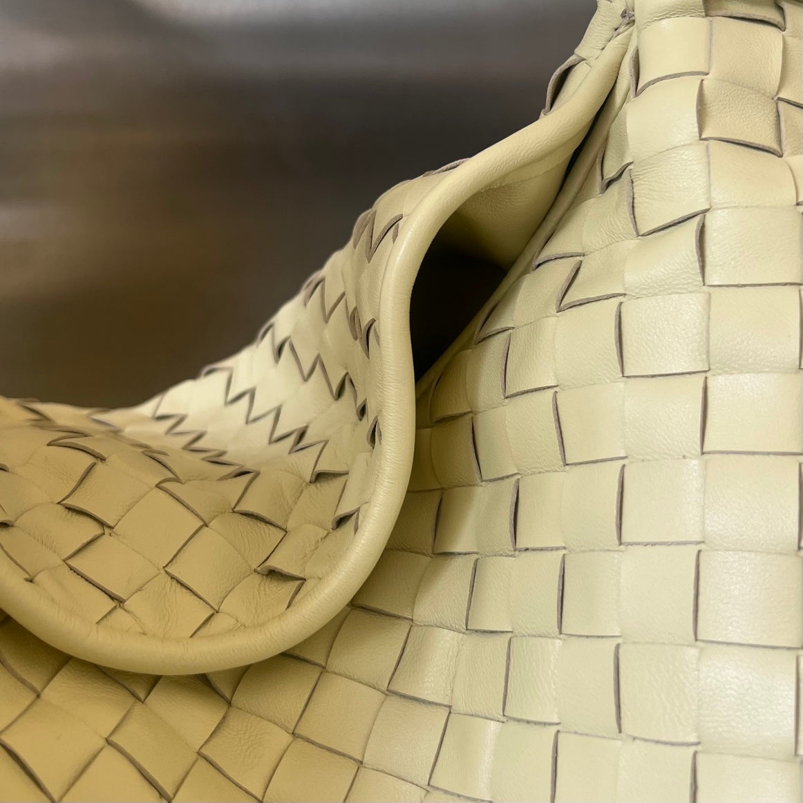 BOTTEGA VENETA LARGE HOP 54 IN DARK CREAM LAMBSKIN