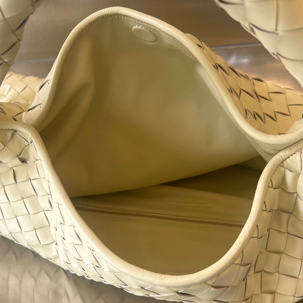 BOTTEGA VENETA LARGE HOP 54 IN DARK CREAM LAMBSKIN