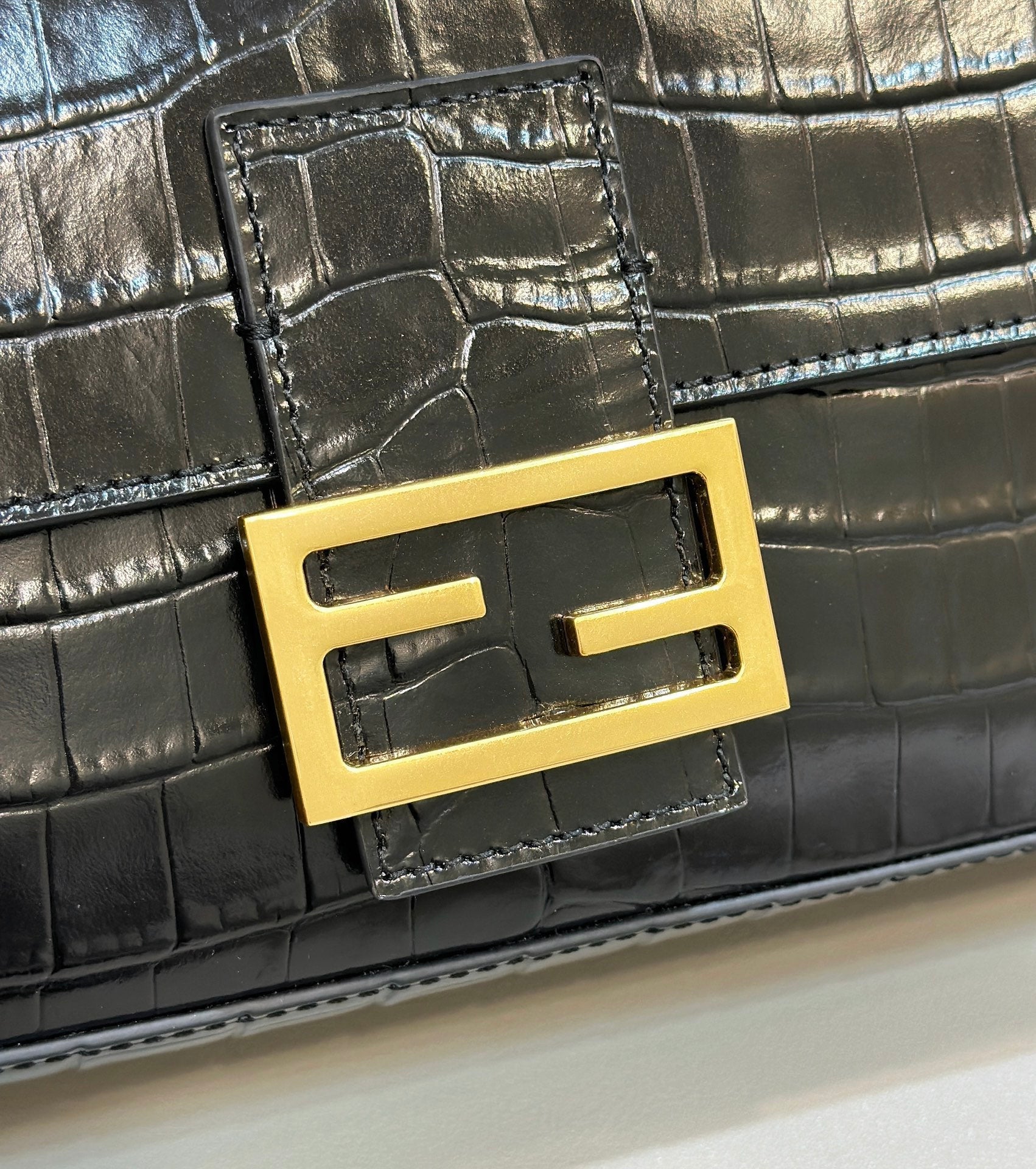 FENDI BAGUETTE 27 IN BLACK CROCODILE PATTERN GLOSSY CALFSKIN GOLD HARDWARE