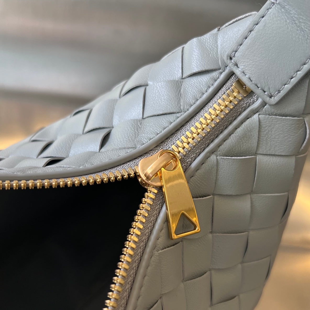 BOTTEGA VENETA WALLACE 22 BAG IN GREY CALFSKIN