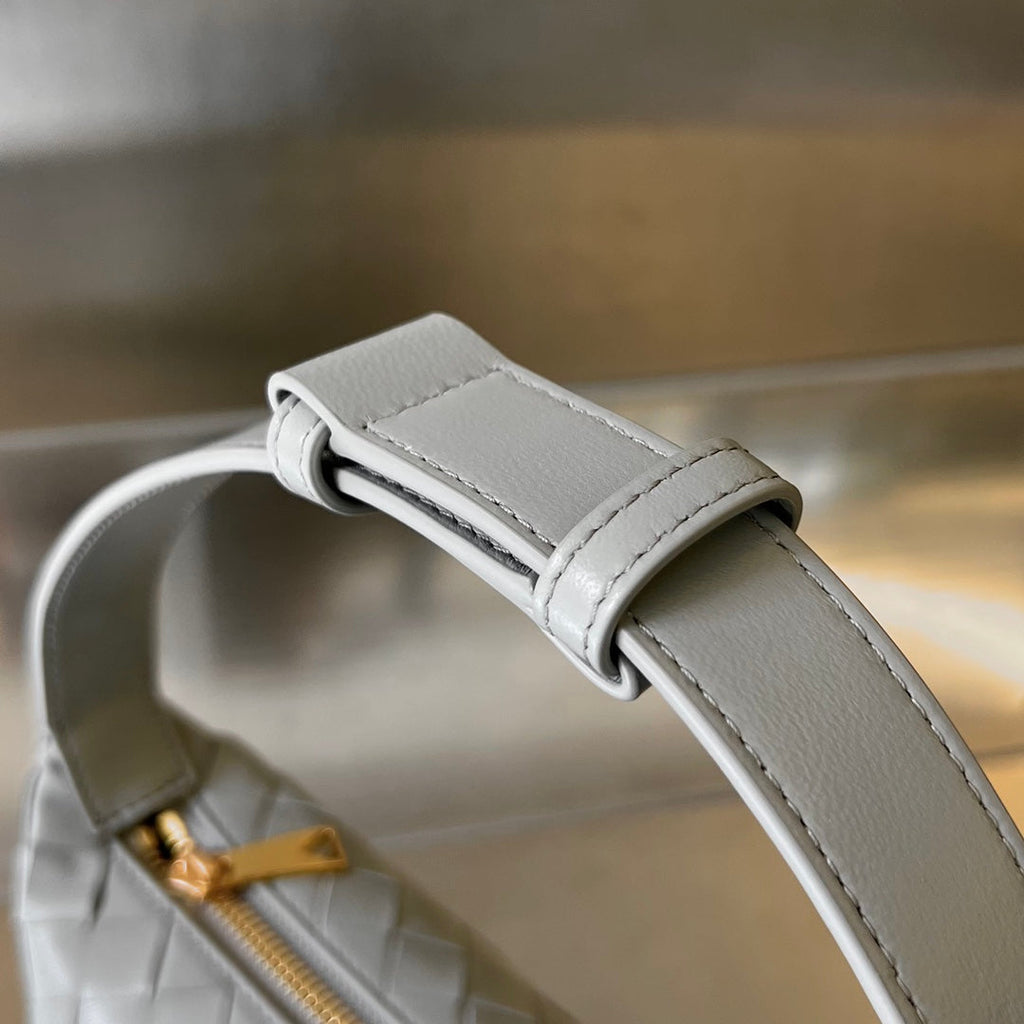 BOTTEGA VENETA WALLACE 22 BAG IN GREY CALFSKIN