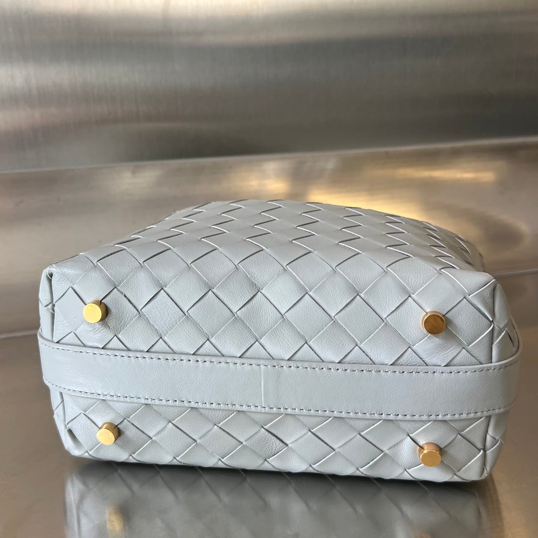 BOTTEGA VENETA WALLACE 22 BAG IN GREY CALFSKIN