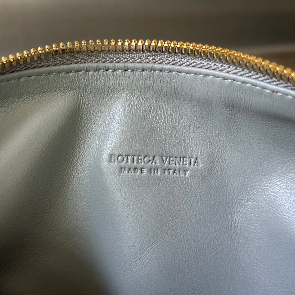 BOTTEGA VENETA WALLACE 22 BAG IN GREY CALFSKIN
