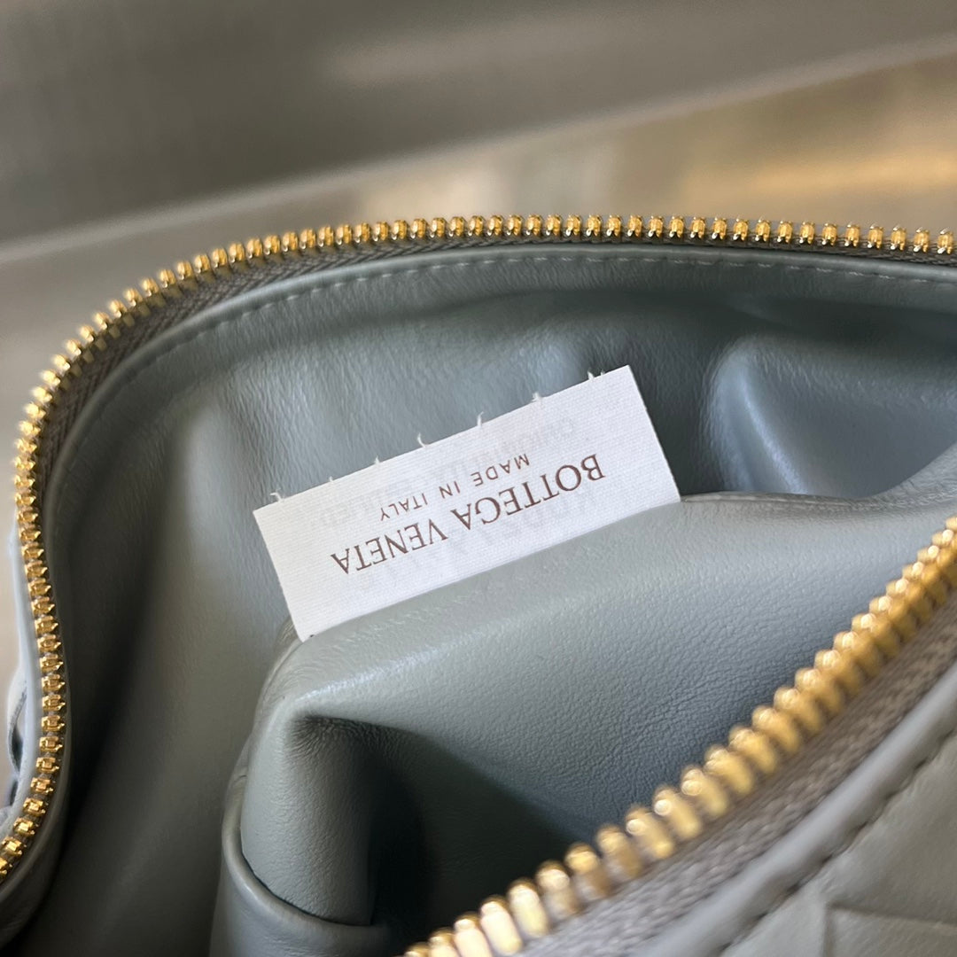 BOTTEGA VENETA WALLACE 22 BAG IN GREY CALFSKIN
