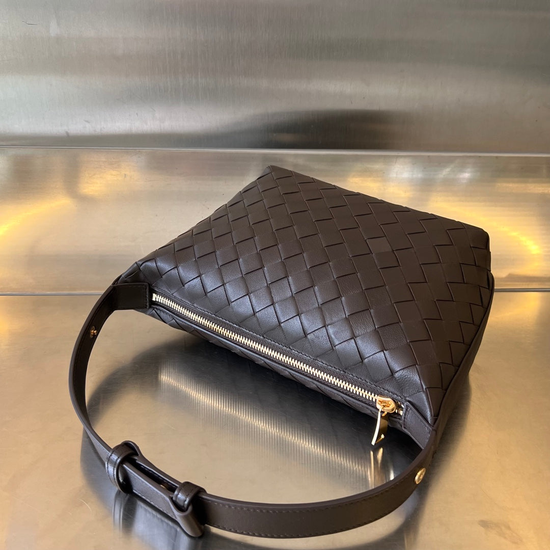 BOTTEGA VENETA WALLACE 22 BAG IN FONDANT CALFSKIN