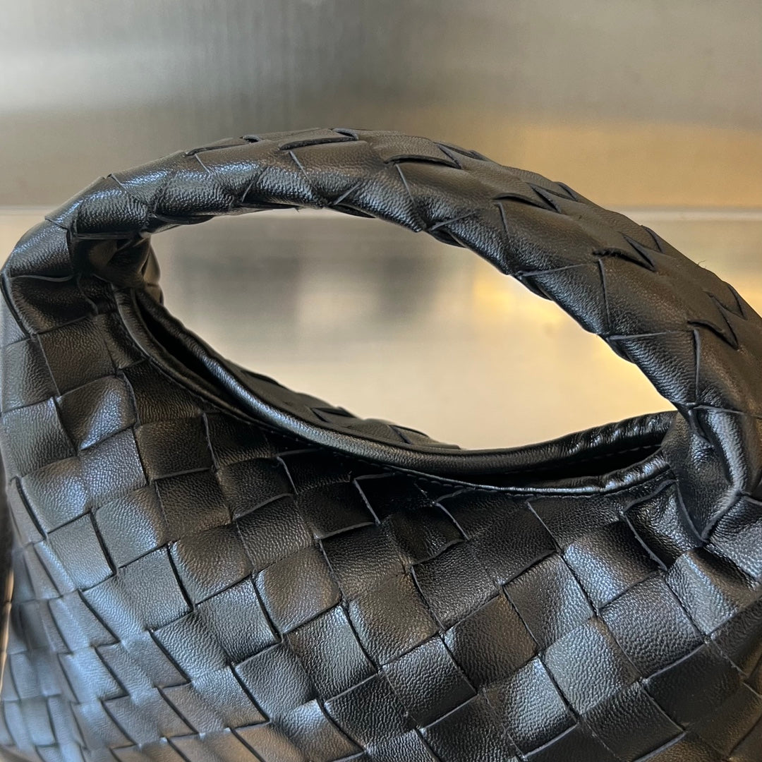 BOTTEGA VENETA MINI HOP 25 IN BLACK CALFSKIN