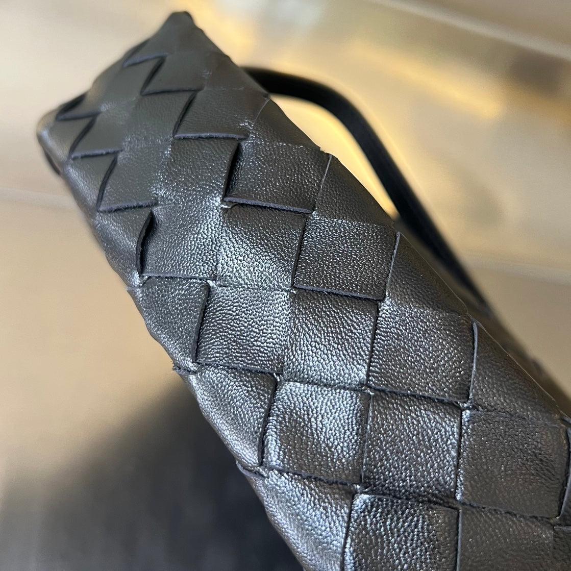BOTTEGA VENETA MINI HOP 25 IN BLACK CALFSKIN