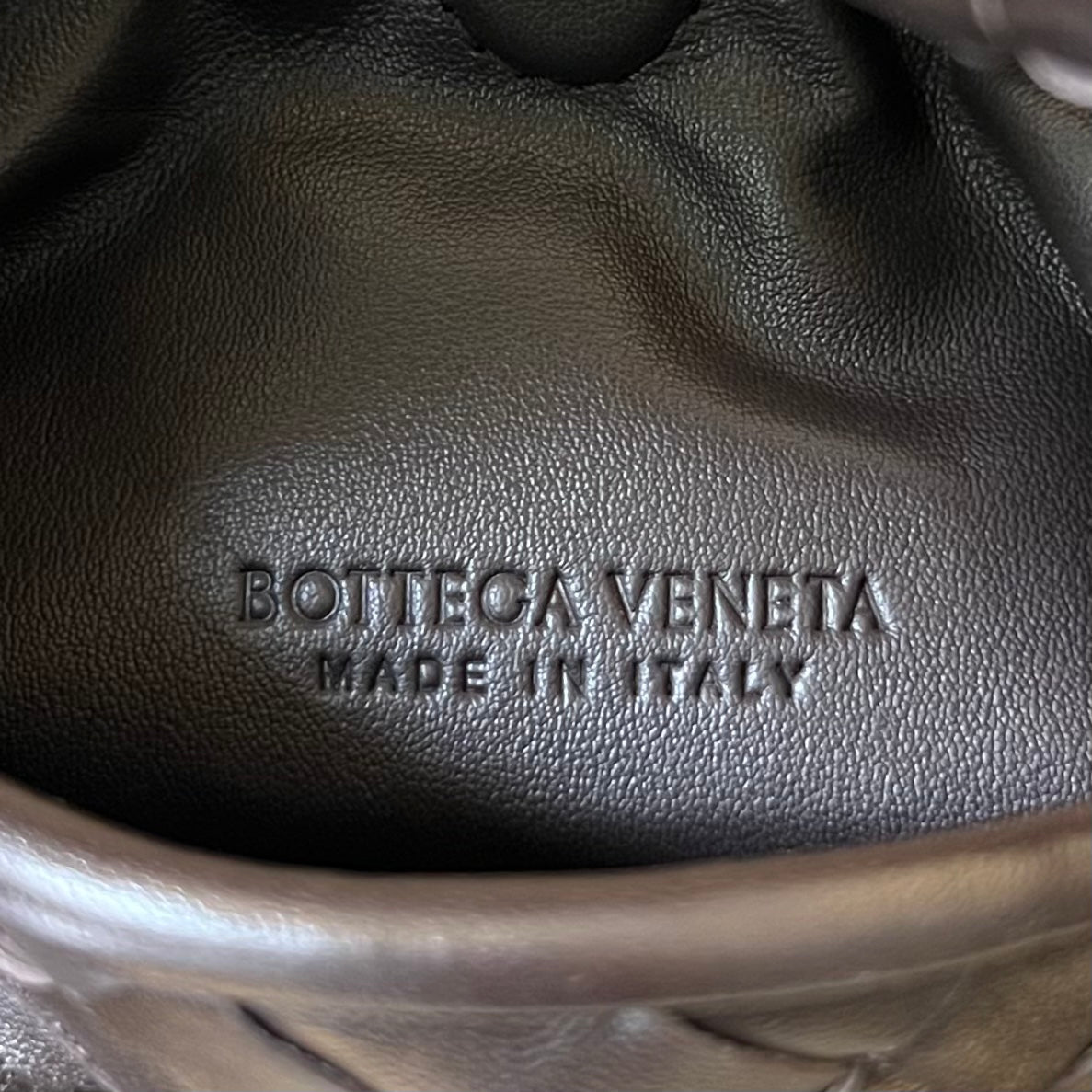 BOTTEGA VENETA MINI HOP 25 IN HICKORY BROWN CALFSKIN