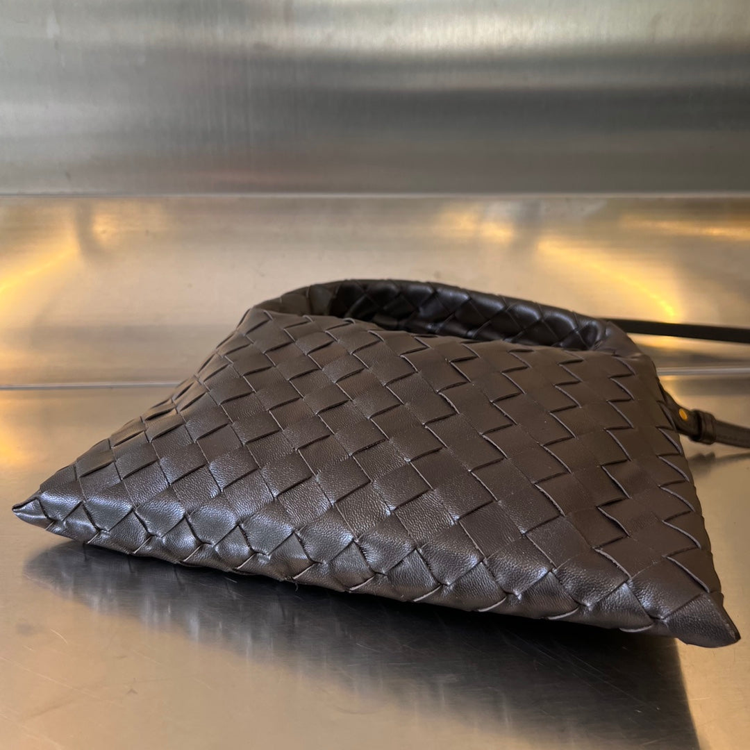 BOTTEGA VENETA MINI HOP 25 IN HICKORY BROWN CALFSKIN