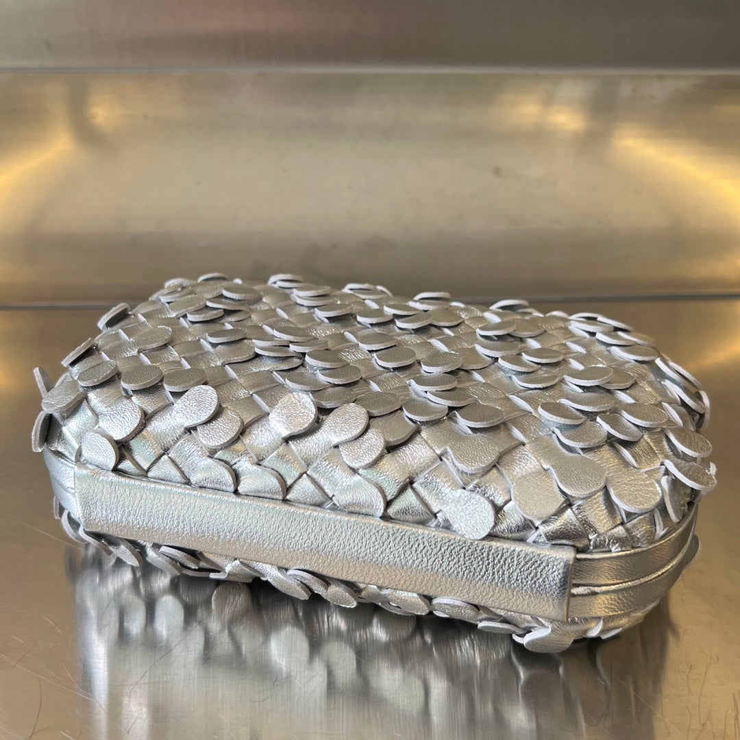BOTTEGA VENETA GOLDEN KNOT 19 IN SILVER LAMBSKIN