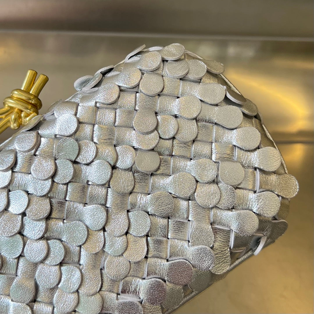 BOTTEGA VENETA GOLDEN KNOT 19 IN SILVER LAMBSKIN
