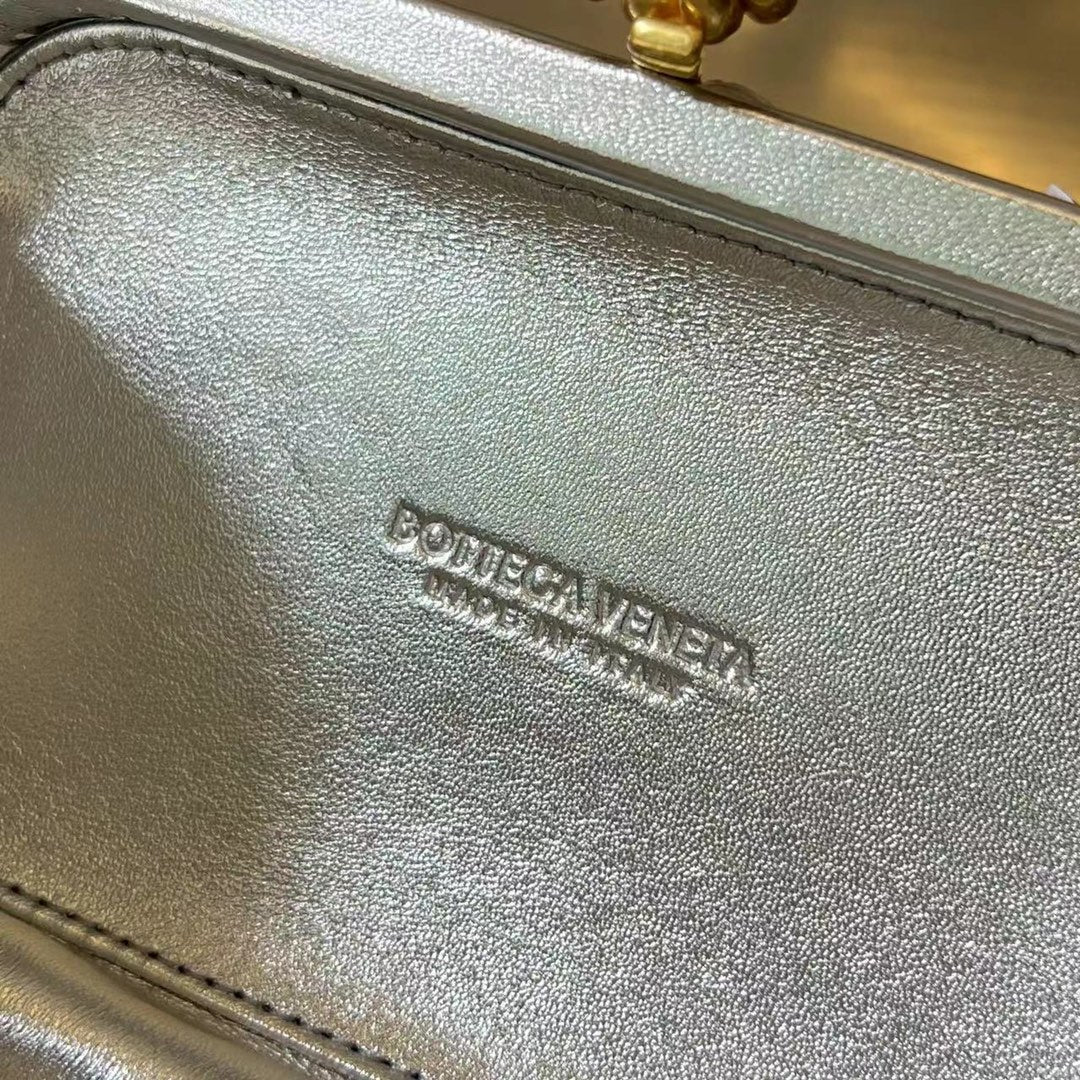 BOTTEGA VENETA GOLDEN KNOT 19 IN SILVER LAMBSKIN